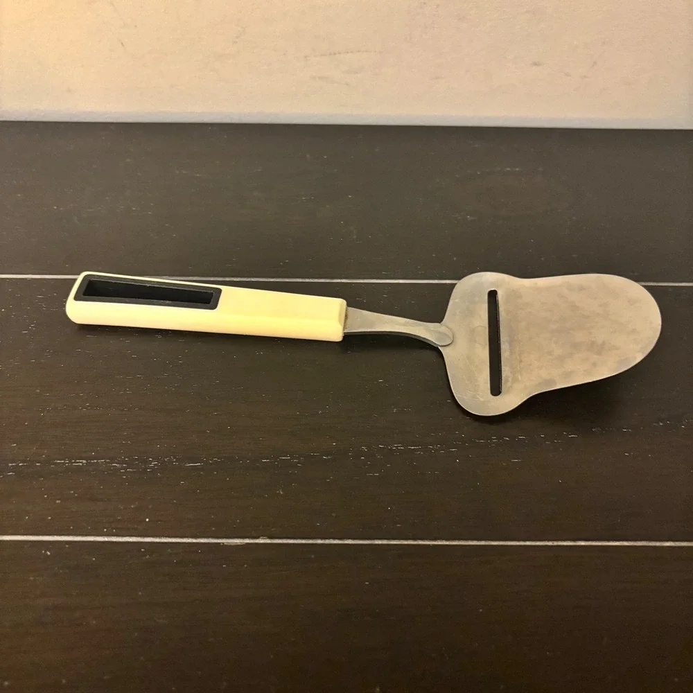 Tempo Stainless Japan Vintage Cheese Plane Slicer MCM Cream Black Handle 8.5